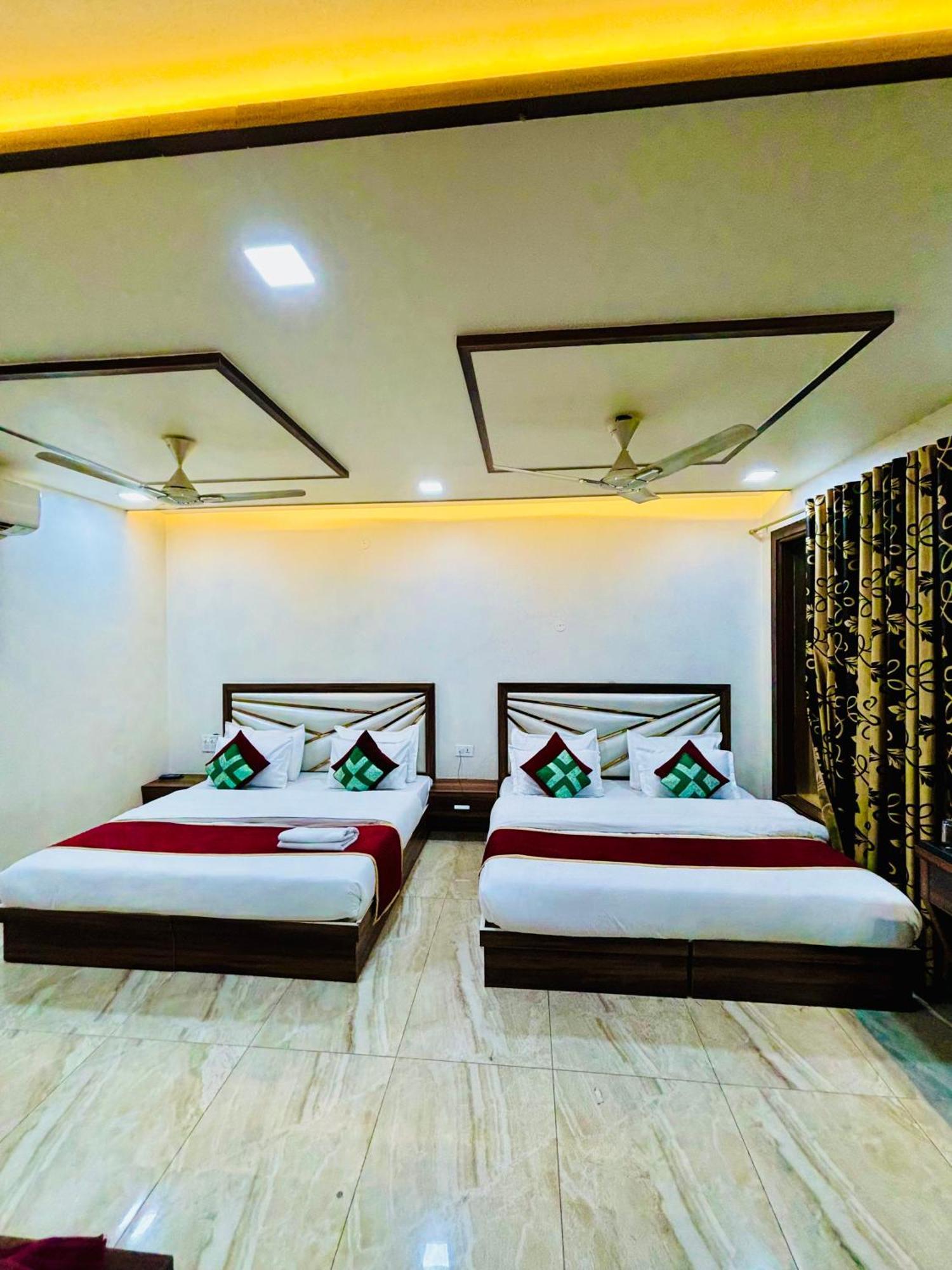 Crown Hotel Agra Near Taj Mahal Exterior foto